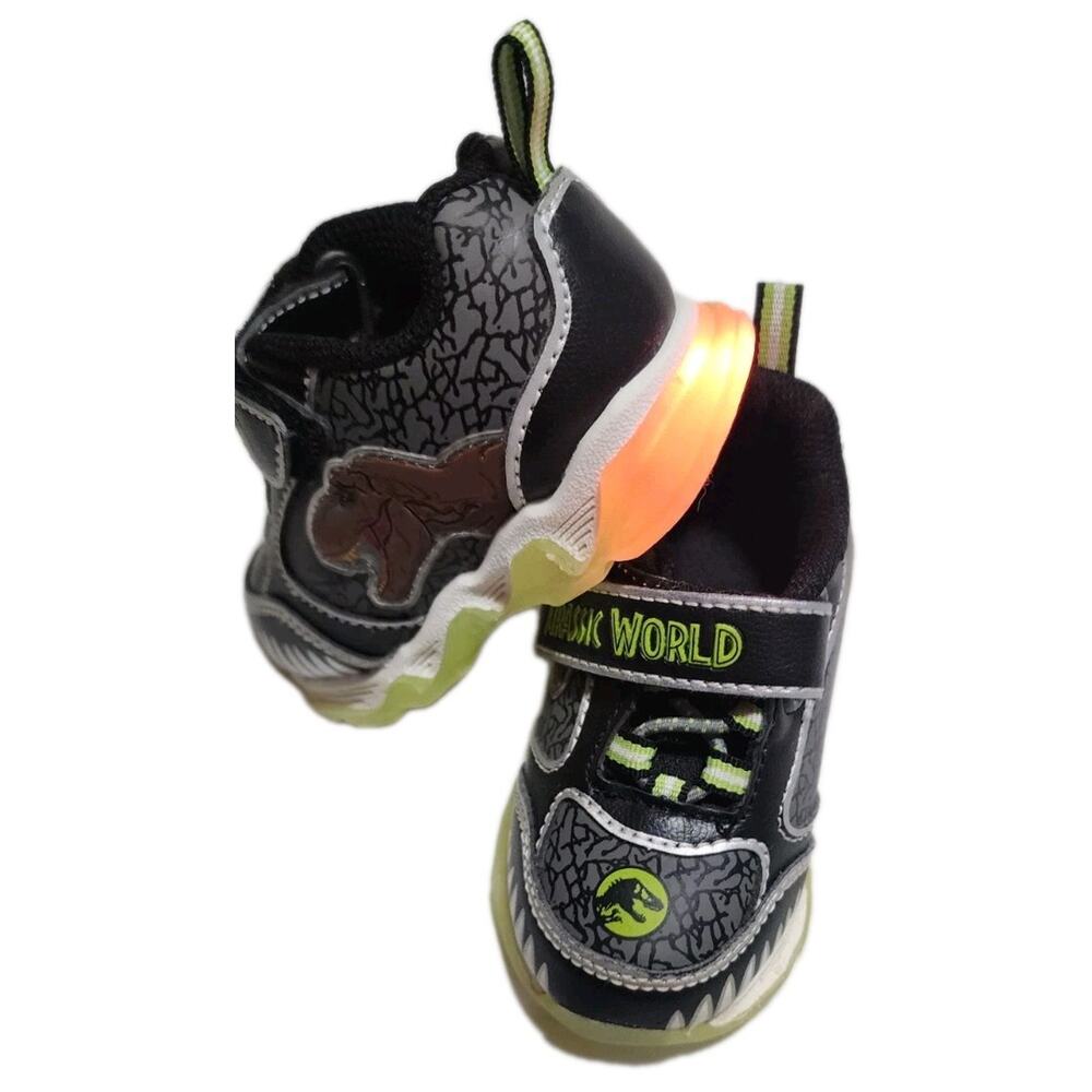JURASSIC WORLD Baby Toddler Boys Athletic Sneakers Light-Up Shoes Green Size 5